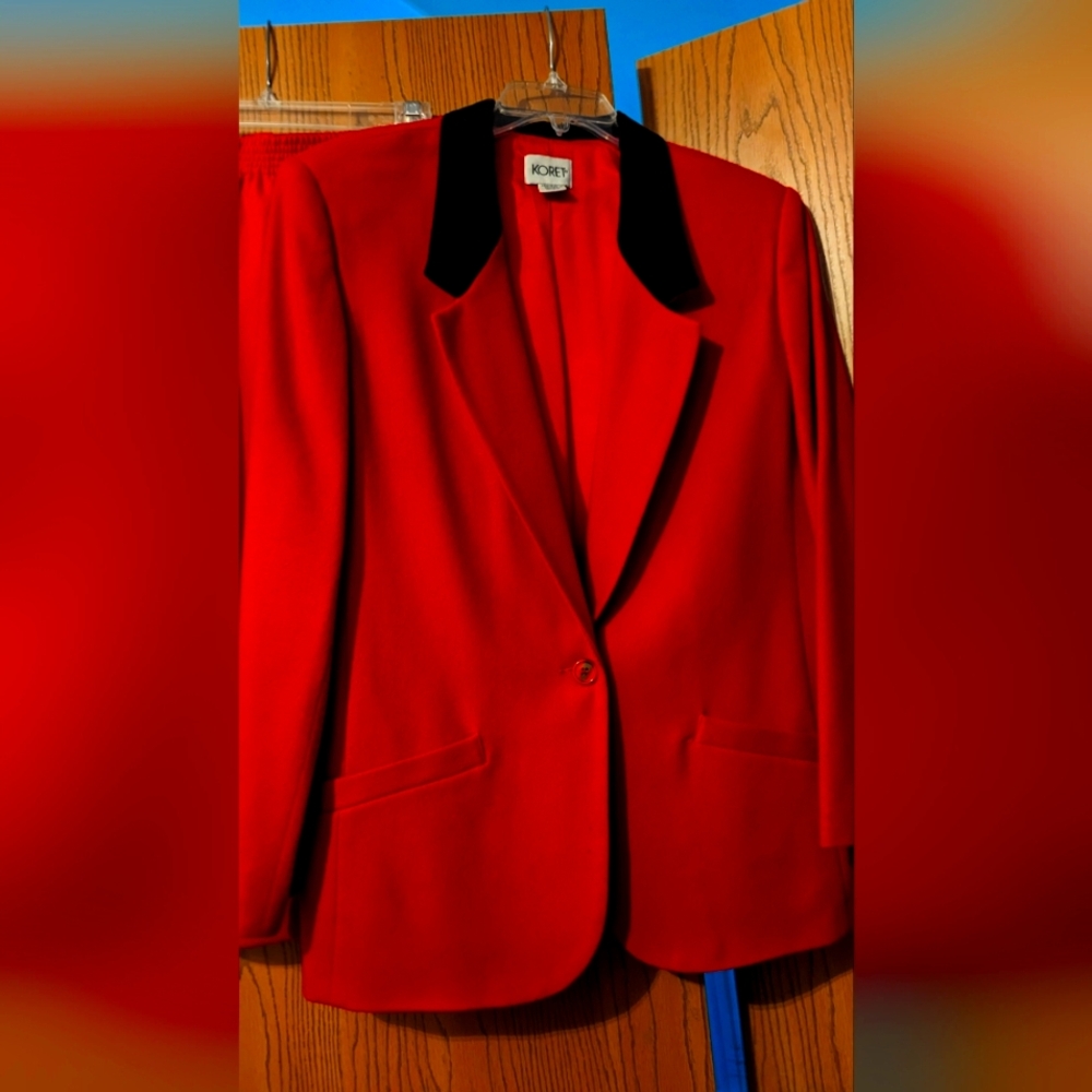Ladies Wool Jacket and matching Skirt. Size 12